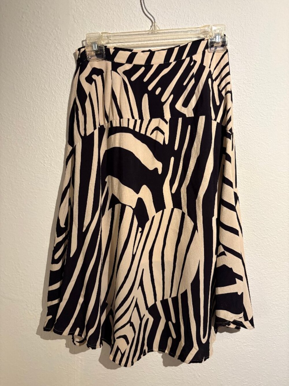 Maeve Anthropologie Abstract Black Cream Flare Midi Skirt Size 0